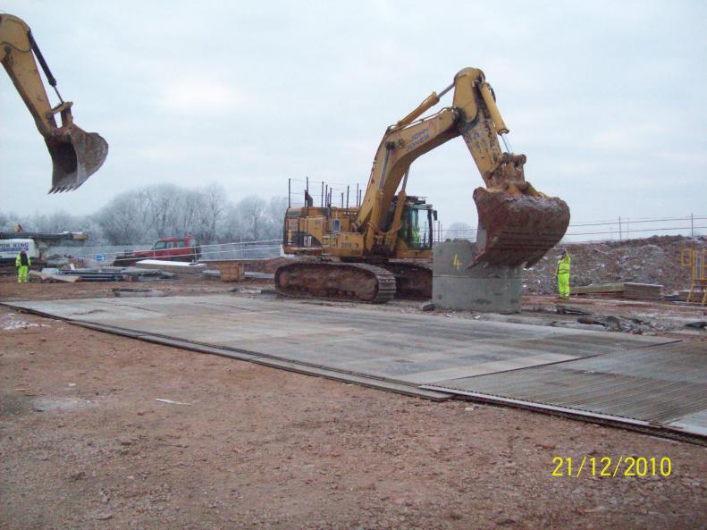 65t Excavator pulling out the temporary works.