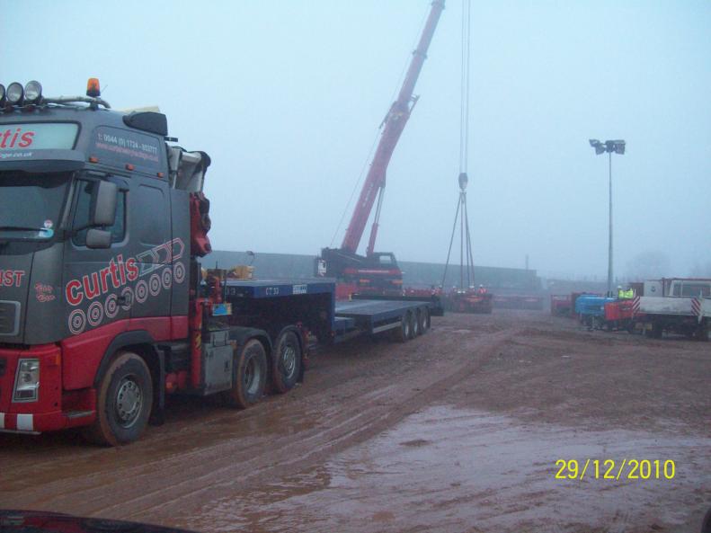 Mammoet loading away SPMT rigs.