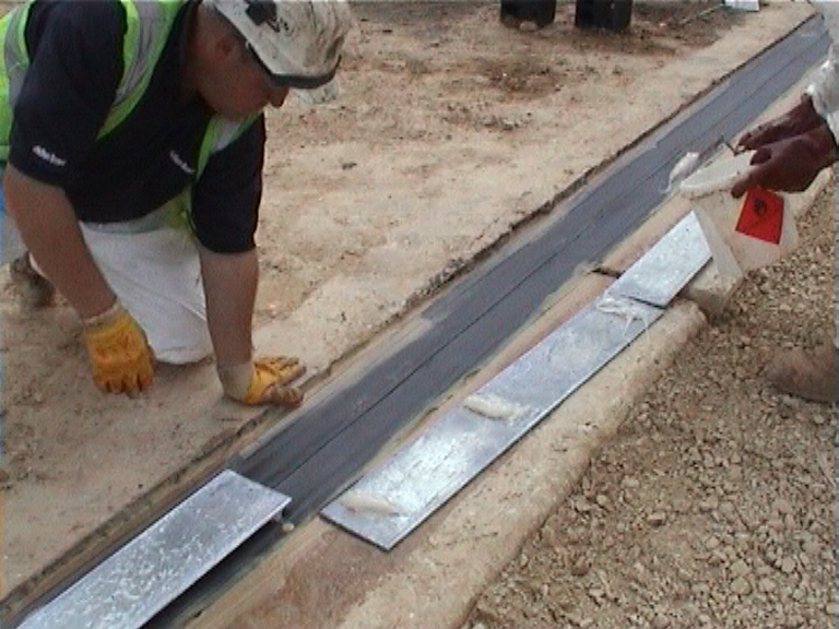 Buried joint being fixed over the deck end and rolling block