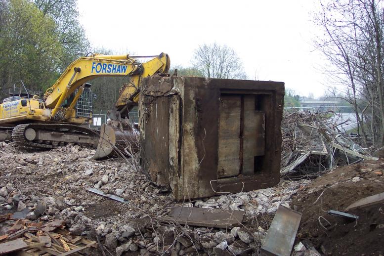 Abutment bases with jacking pockets