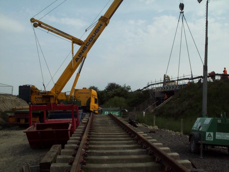 500t Crane lifting in the bridge deck unit.