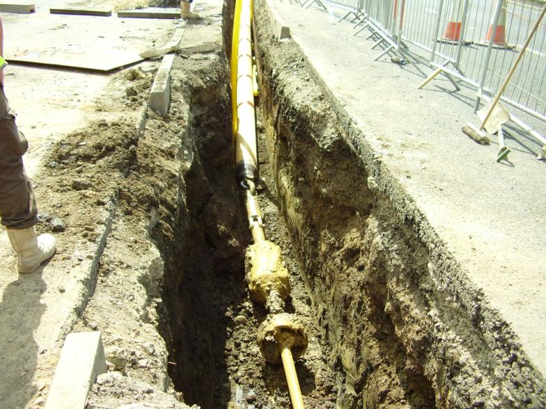 Gas main connected up and being set up to pull in the gas main.