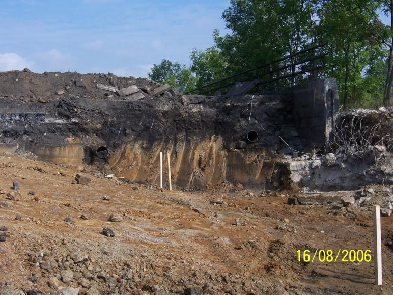 South Abutment - dig cut through the redundant gas mains