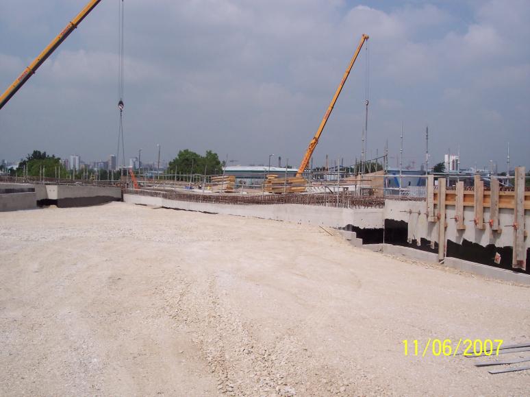 Backfill progressing at the back of the abutment with the ballast wall constructed.