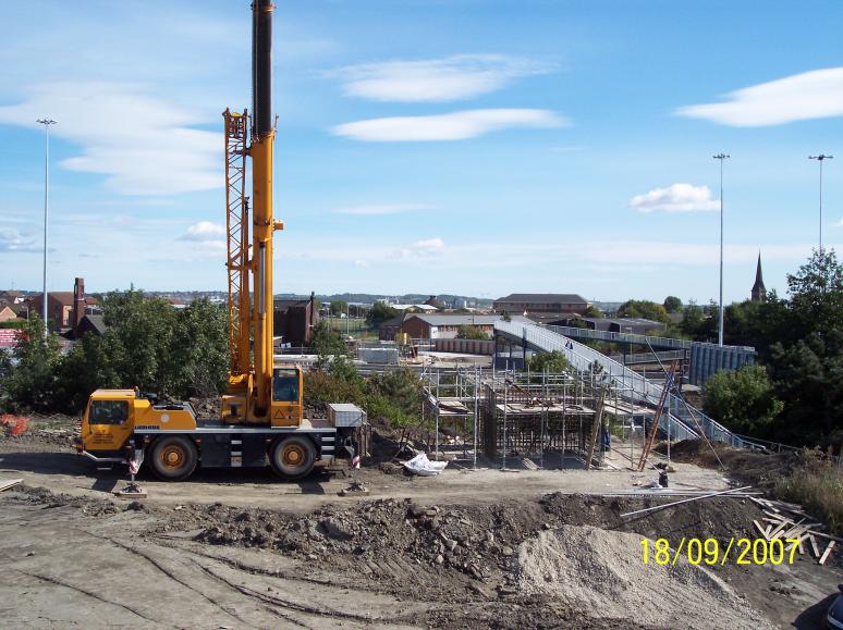 Abutment crane lifting formwork