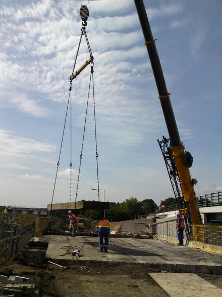 100t Crane with spreader beam lifting out the first unit.