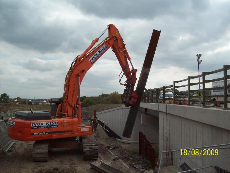 Ivor King Movax rig removing the sheet piles