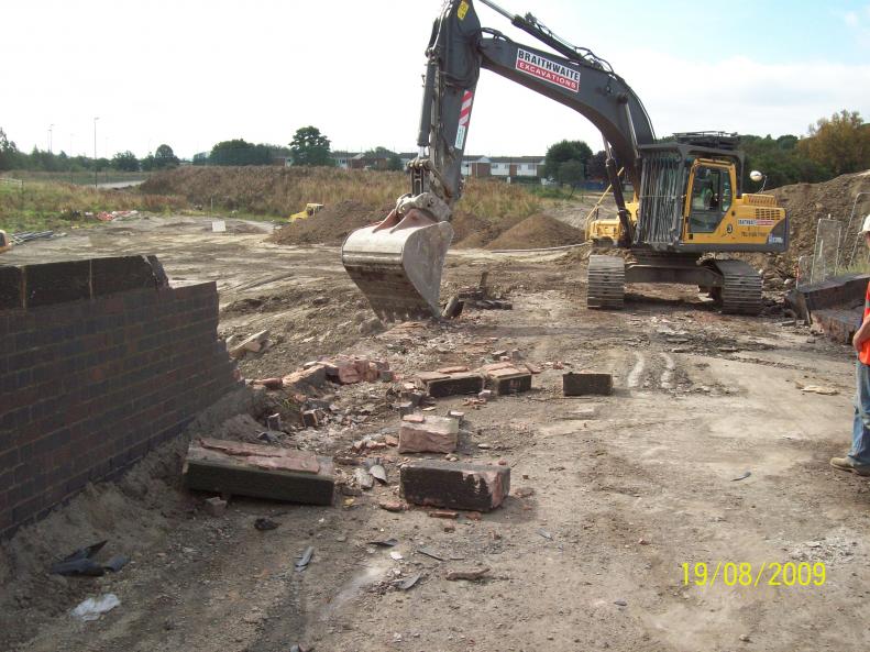 Excavator pulling in the Parapets