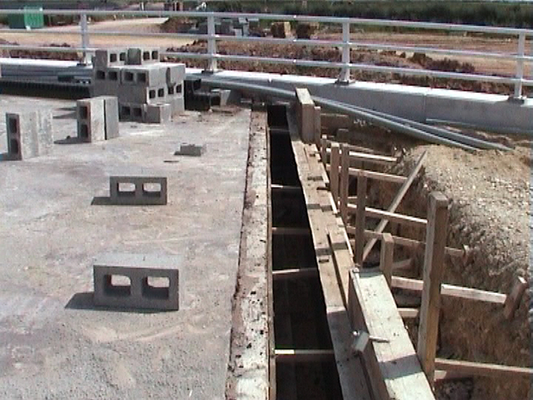 Formwork erected for the rolling block